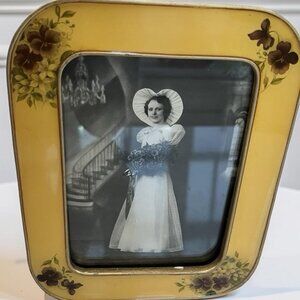 Vintage Bucklers Fifth Ave Enamel Picture Frame W Old Picture Of A Woman 6.5x8"